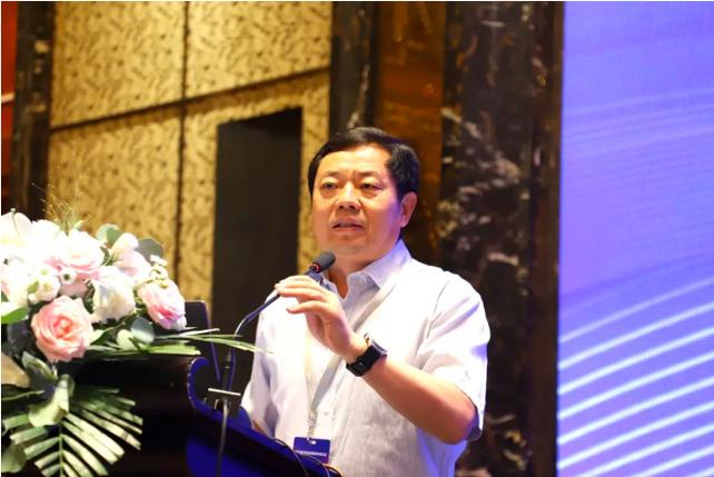 鋯鉿分會(huì)副會(huì)長(zhǎng)兼秘書長(zhǎng)安仲生,中國五金制品協(xié)會(huì)專職副理事長(zhǎng)金立新