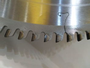 金剛石鋸片與硬質(zhì)合金鋸片的區(qū)別及選購(gòu)指南